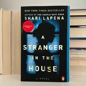 A Stranger in the House - Shari Lapena, used book